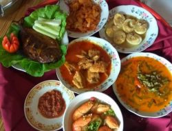 Makan Besaprah: Tradisi Melayu Singkawang yang Sarat Nilai Kesetaraan