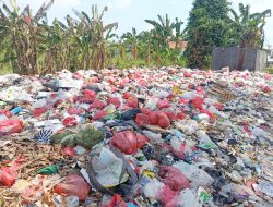 Sampah Menggunung di TPS Liar Tambun Utara Bekasi