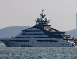 Kapal Pesiar Mewah Rusia Berhasil Lewati Selat Hormuz Lolos Blokade Iran